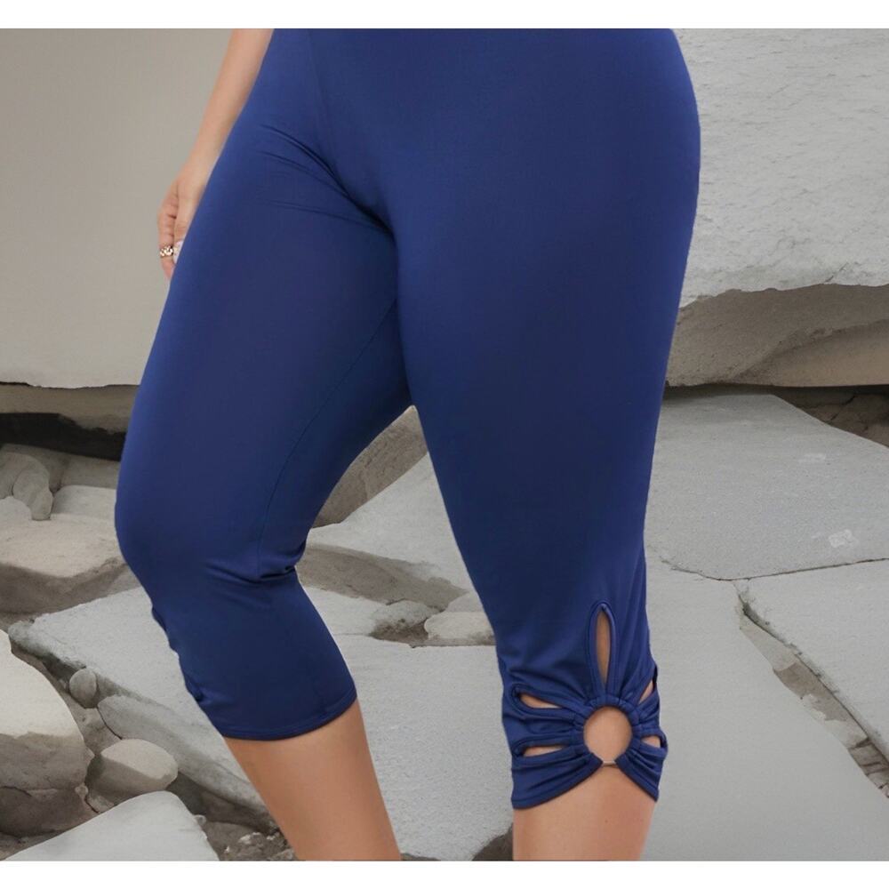 Cut Out High Waisted Capri Leggings Size 2XL